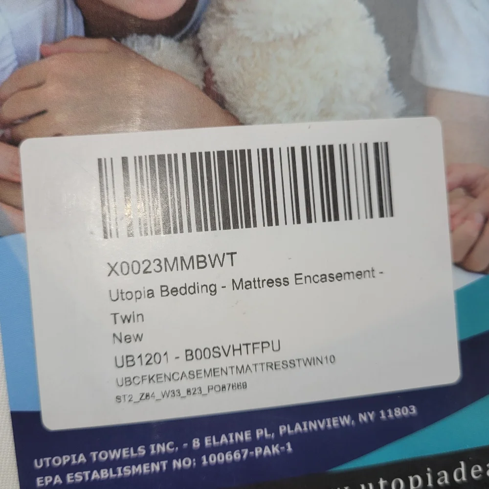 White Waterproof Mattress Encasement - Twin New
